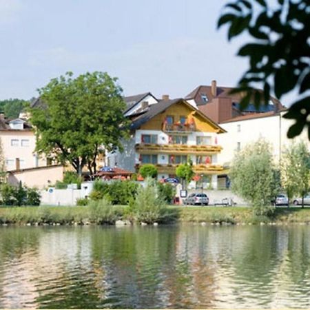 Landgasthof Moser & Restaurant Bootshaus Windorf  Εξωτερικό φωτογραφία